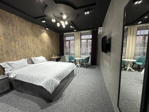 Dobbeltrom – standard, byutsikt | Wi-fi (inkludert)