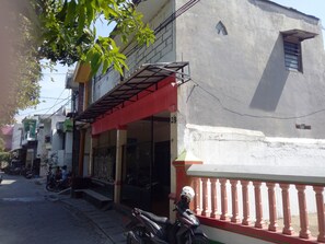 Exterior - Hotel O Homestay Rungkut Syariah (Surabaya)