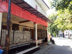 Exterior - Hotel O Homestay Rungkut Syariah (Surabaya)