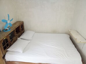 Bed sheets - Hotel O Homestay Rungkut Syariah (Surabaya)