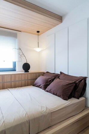 2 bedrooms, in-room safe, iron/ironing board, WiFi