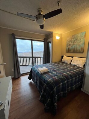 3 bedrooms, desk, iron/ironing board, WiFi