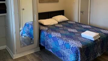 3 bedrooms, desk, iron/ironing board, WiFi