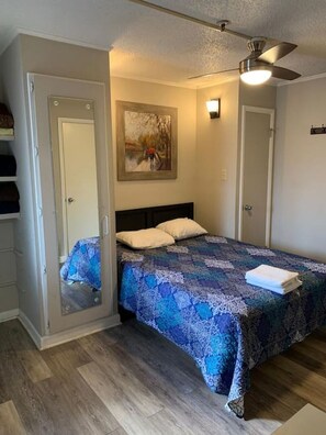 3 habitaciones, escritorio, tabla de planchar con plancha y wifi 