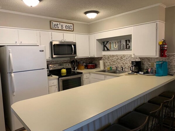 Fridge, microwave, dishwasher, coffee/tea maker