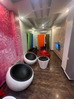 Luxury Studio, Balcony | Living area - Hôtel le palace des rois  (Douala)