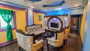 Comfort Apartment, Balcony | Living area