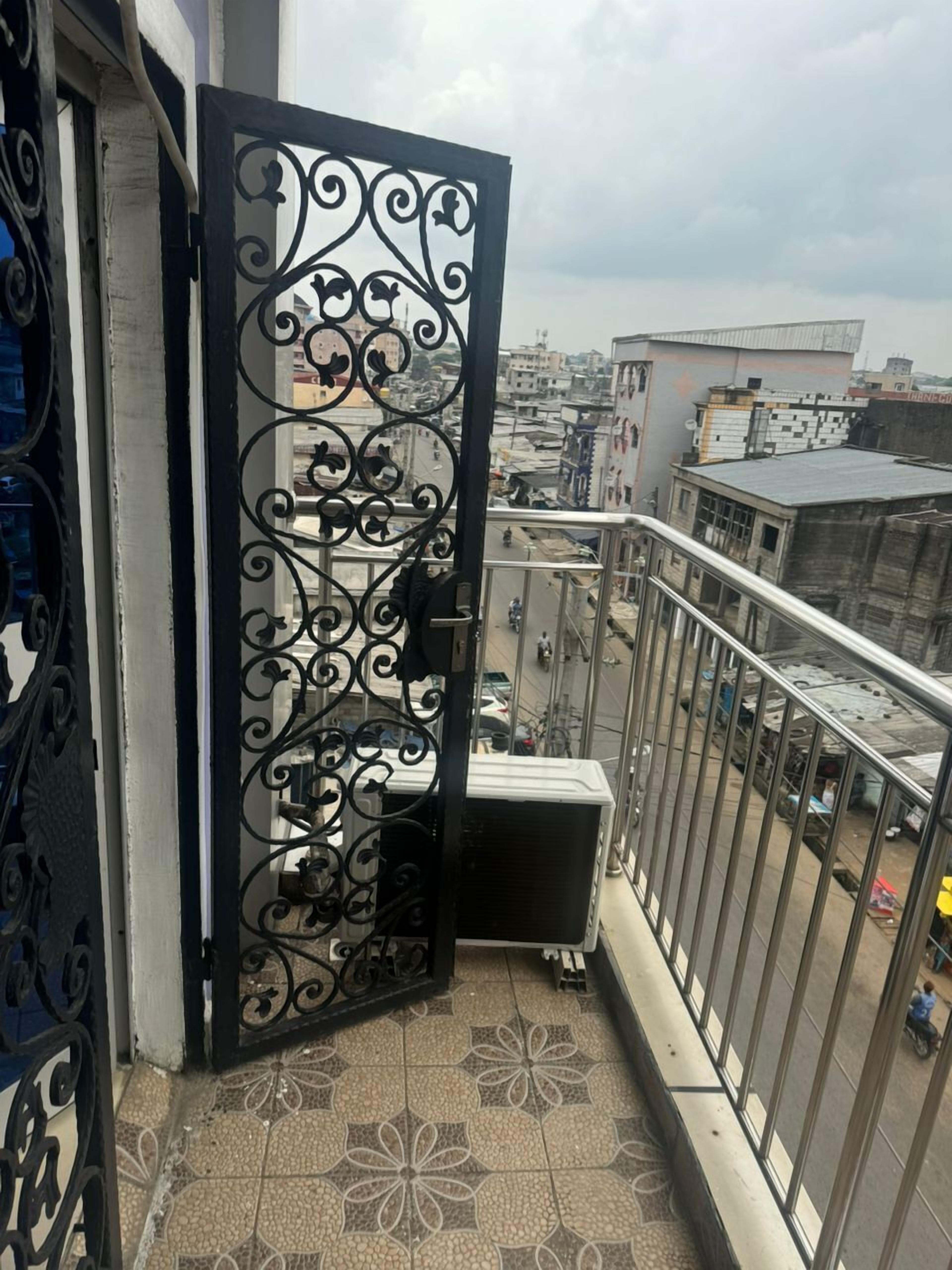 Deluxe-huone, parveke | Ilmainen Wi-Fi