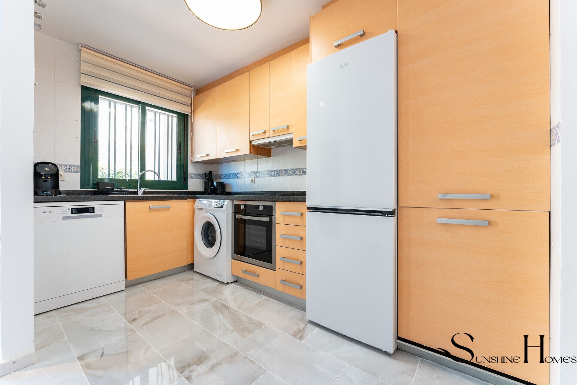 Fridge, microwave, oven, coffee/tea maker