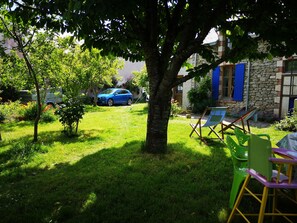 Outdoor dining - Pleasant house to live in with family/friends well located for visiting the region (Guérande)