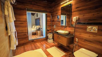 Family Room | Bathroom | Shower, free toiletries, slippers, towels