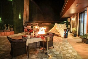 Outdoor dining - Viceroy In The Himalayas, An ALIVAA HOTEL (Lansdowne)