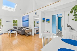 Interior - Bright & Cozy with Patio, Grill and near the Beach & Golf (Brewster)