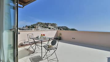Habitación Deluxe, Terraza, vista al mar | Terraza o patio