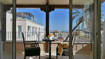 Habitación Deluxe, balcón, vista al mar | Terraza o patio