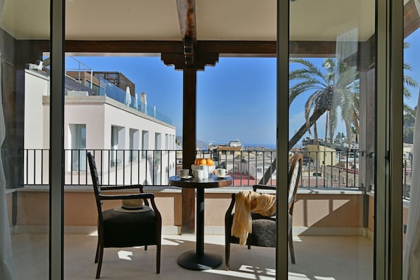 Habitación Deluxe, balcón, vista al mar | Terraza o patio