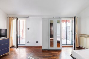 Departamento | Área de sala de estar | Televisión de 35 pulgadas con canales digitales 