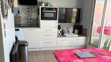 1 bedroom, iron/ironing board, bed sheets