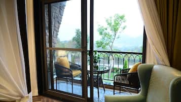 Luxe villa | Woonruimte | Een flatscreentelevisie