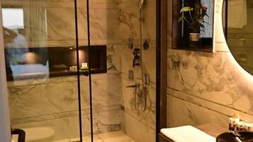 Bayberry | Bathroom | Free toiletries