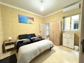 2 chambres, fer et planche à repasser, Wi-Fi gratuit, draps fournis