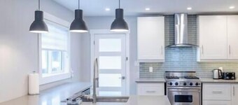 Renovated Downtown Home / Wood Fireplace / 2 BDRM