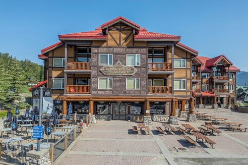 1 bedroom / Ski or bike in-out / Mountain views