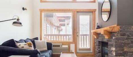 Televisie en een open haard