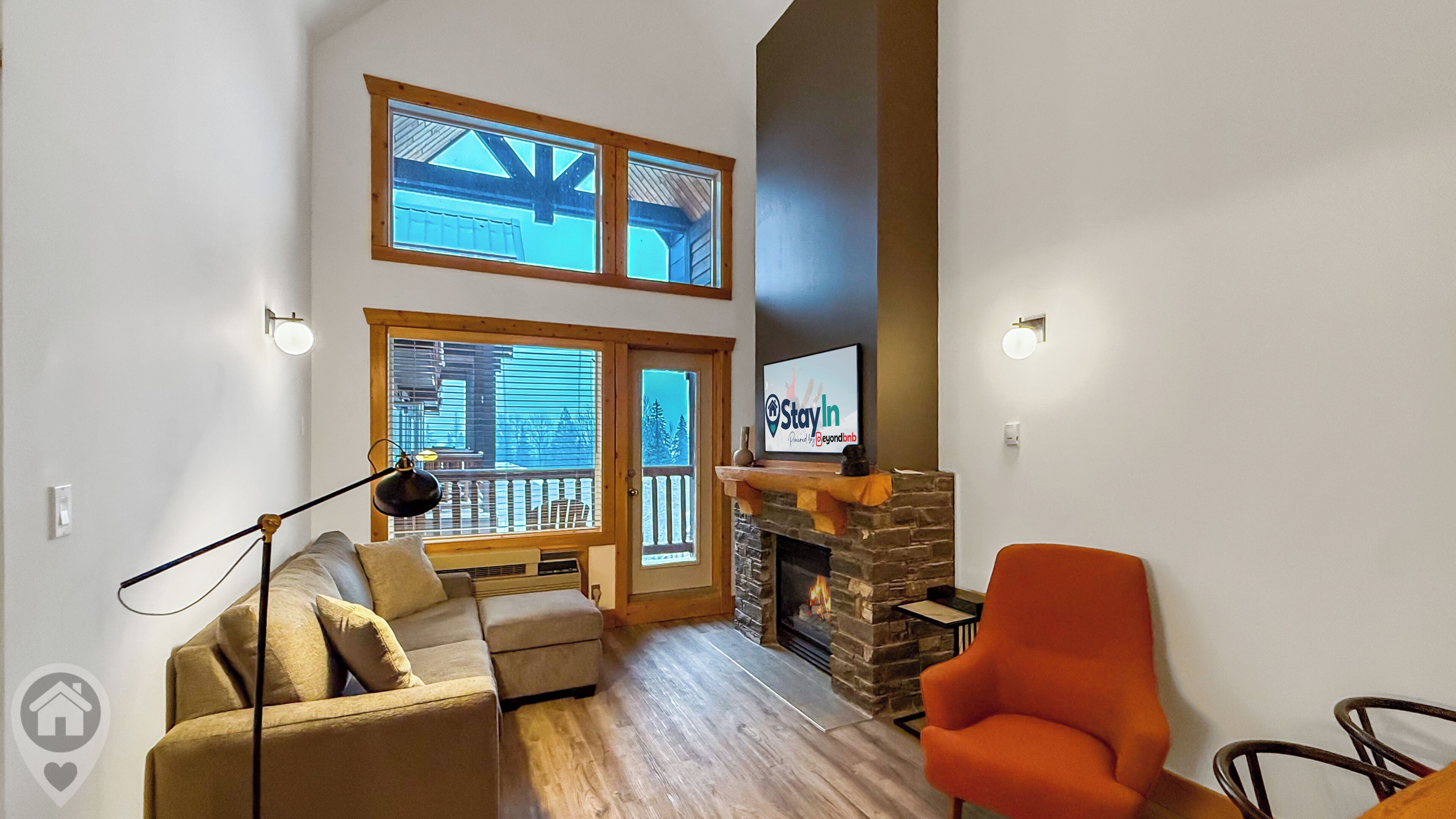 Televisie en een open haard