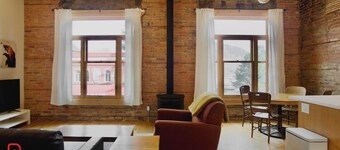 Historic Downtown Suite / Fully Renovated