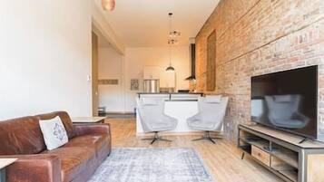 Télévision, cheminée