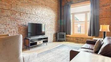 Télévision, cheminée