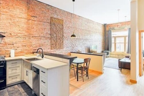 Historic downtown apartment / Fully renovated