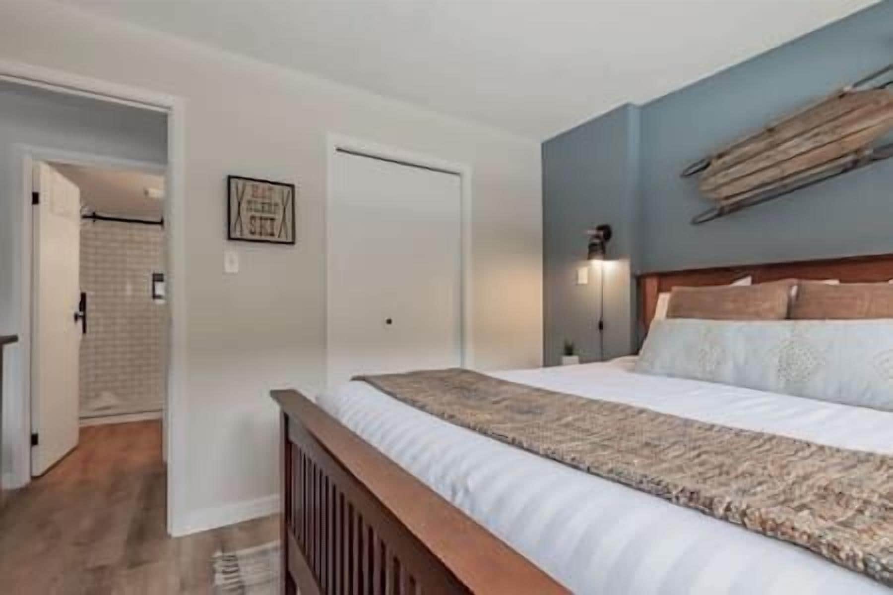 2 多间卧室、免费 WiFi、床单