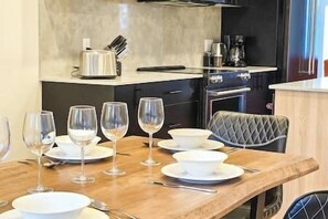 Dining - Brand New Nordix Townhouse / Wonderful Views (Panorama)