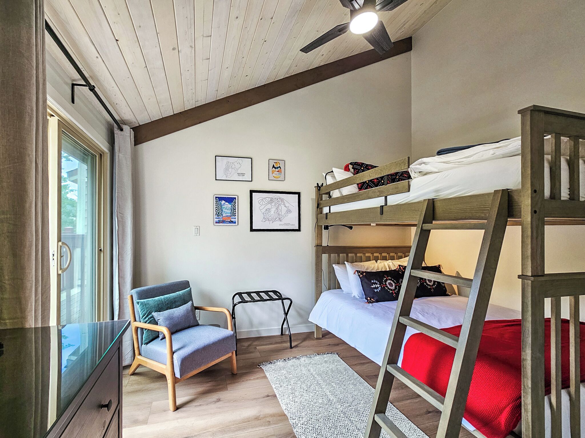 2 habitaciones, tabla de planchar con plancha y wifi gratis 