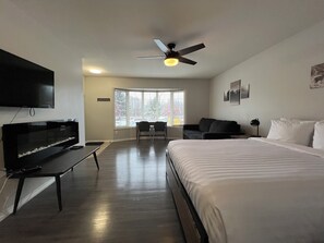 2 bedrooms, iron/ironing board, free WiFi, bed sheets - 3 Bed Townhouse - Fireplace - Great Location (Fernie)