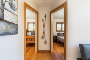 3 عدّة غرف نوم وواي فاي مجانًا وملاءات أسرّة