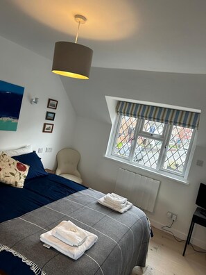 2 bedrooms, desk, free WiFi, bed sheets - Modern beach view private flat close to ameneties (Pevensey Bay)