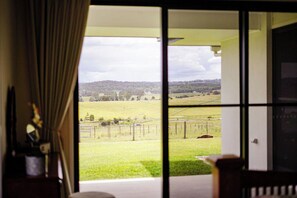 Interior - Big Sky Country Views (Boyland)