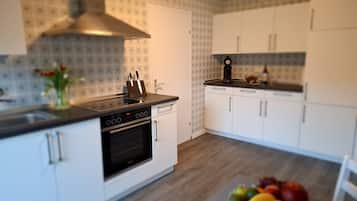 Réfrigérateur, plaque de cuisson, lave-vaisselle, cafetiÚre/bouilloire