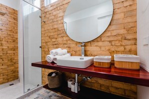 Shower, hair dryer, towels - w* | Functional 2BR w/ Balcony in Panama (Panamá)