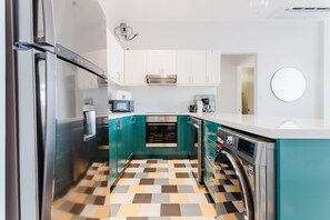 Fridge, microwave, oven, stovetop - w* | Functional 2BR w/ Balcony in Panama (Panamá)