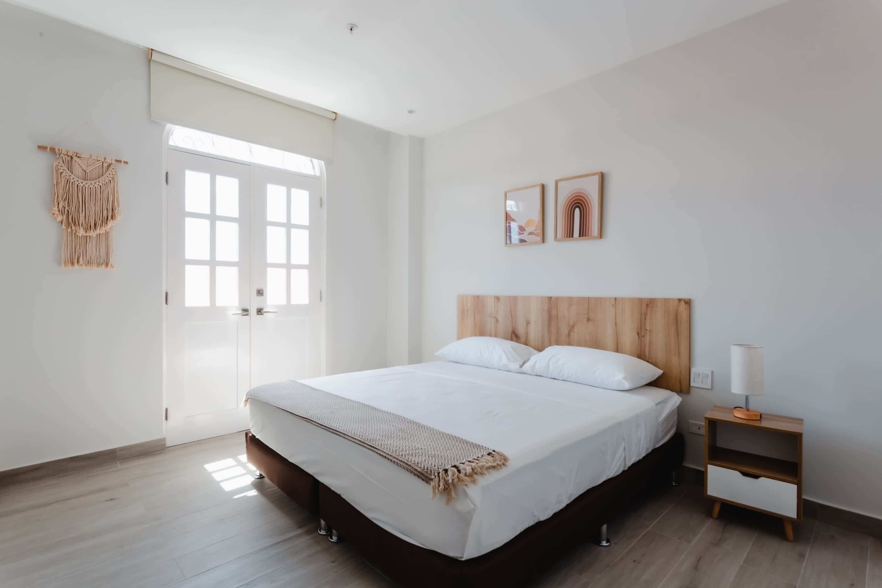 2 habitaciones, tabla de planchar con plancha, wifi y ropa de cama 