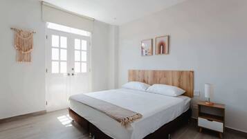 2 habitaciones, tabla de planchar con plancha, wifi y ropa de cama