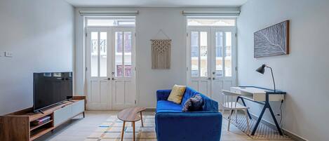 Téléviseur, bureau