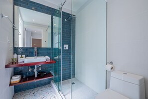 تجهيزات دش، مجففات شعر، مناشف