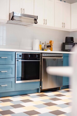 Fridge, microwave, oven, stovetop - w* | Alluring 1BR w/ Balcony in Panama (Panamá)