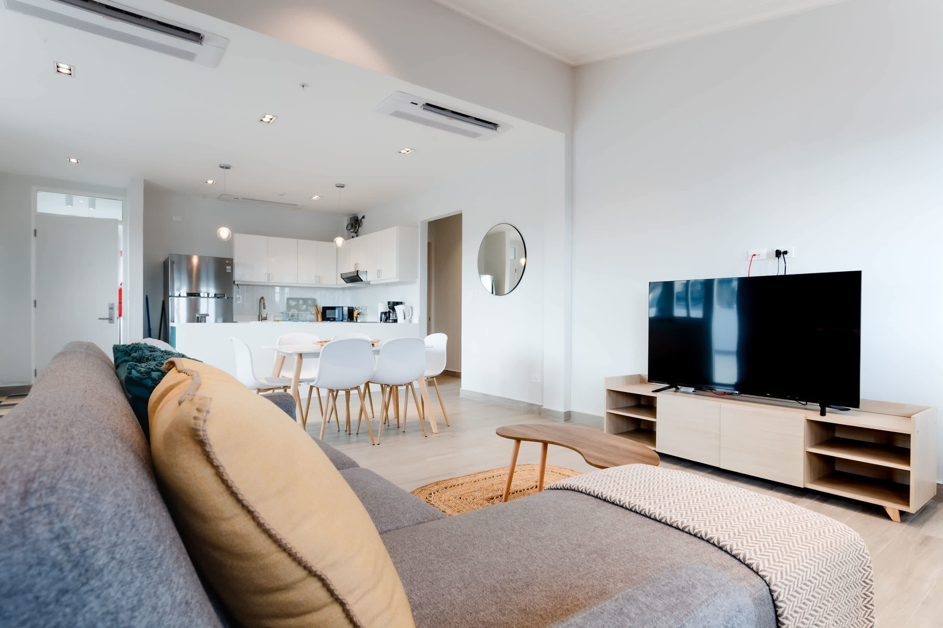 Een televisie en een kantoor