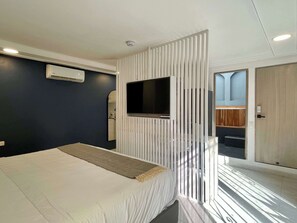 2 bedrooms, desk, WiFi, bed sheets